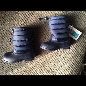 Native jimmy puffy boot size 5 NWT